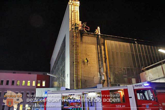 20201214 Dachstuhlbrand einer Fabrikshalle in Enzesfeld Foto: © FF Berndorf-Stadt 20201214 Dachstuhlbrand einer Fabrikshalle in Enzesfeld Foto: © FF Berndorf-Stadt