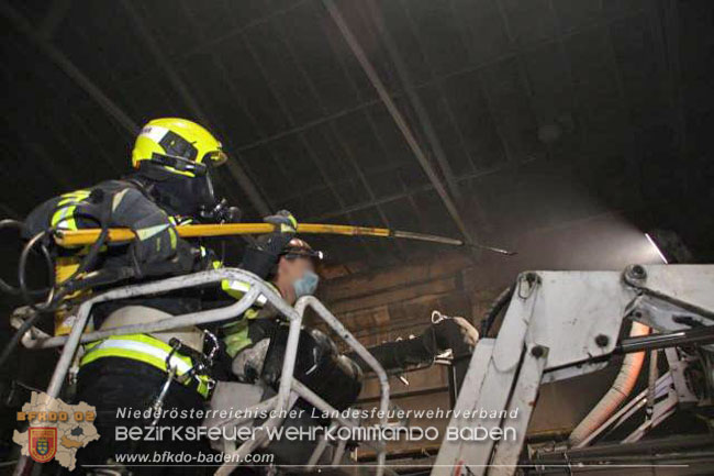 20201214 Dachstuhlbrand einer Fabrikshalle in Enzesfeld Foto: © FF Berndorf-Stadt 20201214 Dachstuhlbrand einer Fabrikshalle in Enzesfeld Foto: © FF Berndorf-Stadt