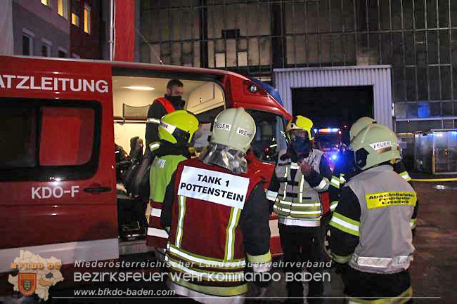 20201214 Dachstuhlbrand einer Fabrikshalle in Enzesfeld Foto: © FF Berndorf-Stadt 20201214 Dachstuhlbrand einer Fabrikshalle in Enzesfeld Foto: © FF Berndorf-Stadt