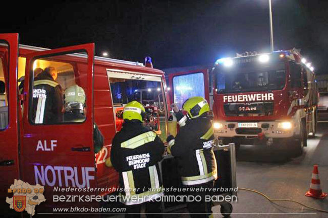 20201214 Dachstuhlbrand einer Fabrikshalle in Enzesfeld Foto: © FF Berndorf-Stadt 20201214 Dachstuhlbrand einer Fabrikshalle in Enzesfeld Foto: © FF Berndorf-Stadt