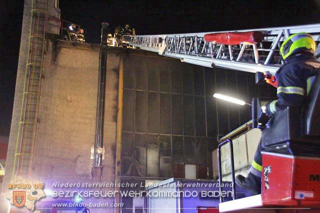 20201214 Dachstuhlbrand einer Fabrikshalle in Enzesfeld Foto: © FF Berndorf-Stadt 20201214 Dachstuhlbrand einer Fabrikshalle in Enzesfeld Foto: © FF Berndorf-Stadt