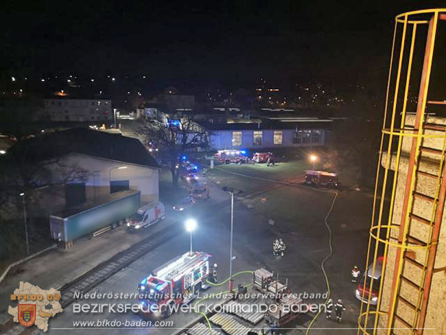 20201214 Dachstuhlbrand einer Fabrikshalle in Enzesfeld Foto: © FF Berndorf-Stadt 20201214 Dachstuhlbrand einer Fabrikshalle in Enzesfeld Foto: © FF Berndorf-Stadt