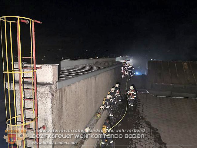 20201214 Dachstuhlbrand einer Fabrikshalle in Enzesfeld Foto: © FF Berndorf-Stadt 20201214 Dachstuhlbrand einer Fabrikshalle in Enzesfeld Foto: © FF Berndorf-Stadt