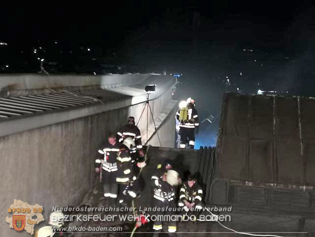 20201214 Dachstuhlbrand einer Fabrikshalle in Enzesfeld Foto: © FF Berndorf-Stadt 20201214 Dachstuhlbrand einer Fabrikshalle in Enzesfeld Foto: © FF Berndorf-Stadt