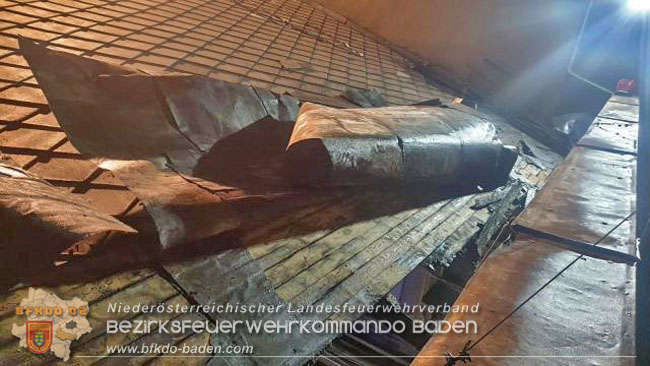 20201214 Dachstuhlbrand einer Fabrikshalle in Enzesfeld Foto: © Gerald Hinterreiter 20201214 Dachstuhlbrand einer Fabrikshalle in Enzesfeld Foto: © Gerald Hinterreiter