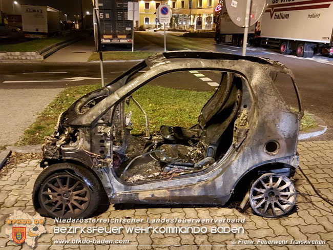 20201216 Fahrzeugbrand auf der A2 zwischen Traiskirchen und Knoten Guntramsdorf   Foto: © Freiwillige Feuerwehr Traiskirchen-Stadt