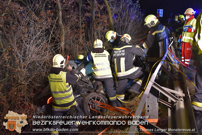 20201220 Verkehrsunfall auf der LB60 zwischen Weigelsdorf und Pottendorf Fotos: © Thomas Lenger Monatsrevue.at 20201220 Verkehrsunfall auf der LB60 zwischen Weigelsdorf und Pottendorf Fotos: © Thomas Lenger Monatsrevue.at