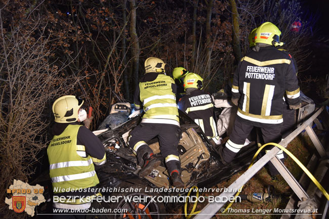 20201220 Verkehrsunfall auf der LB60 zwischen Weigelsdorf und Pottendorf Fotos: © Thomas Lenger Monatsrevue.at 20201220 Verkehrsunfall auf der LB60 zwischen Weigelsdorf und Pottendorf Fotos: © Thomas Lenger Monatsrevue.at