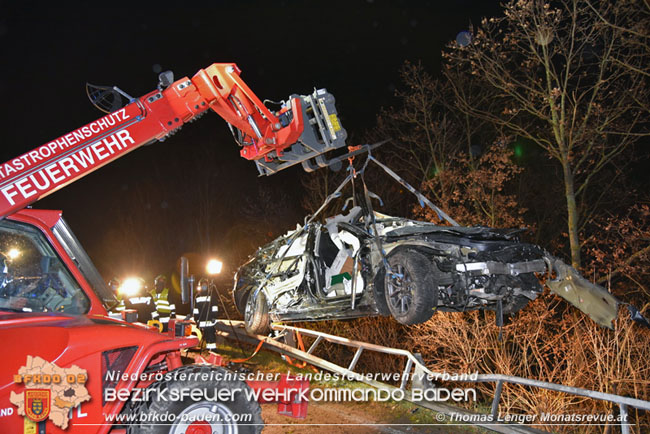 20201220 Verkehrsunfall auf der LB60 zwischen Weigelsdorf und Pottendorf Fotos: © Thomas Lenger Monatsrevue.at 20201220 Verkehrsunfall auf der LB60 zwischen Weigelsdorf und Pottendorf Fotos: © Thomas Lenger Monatsrevue.at