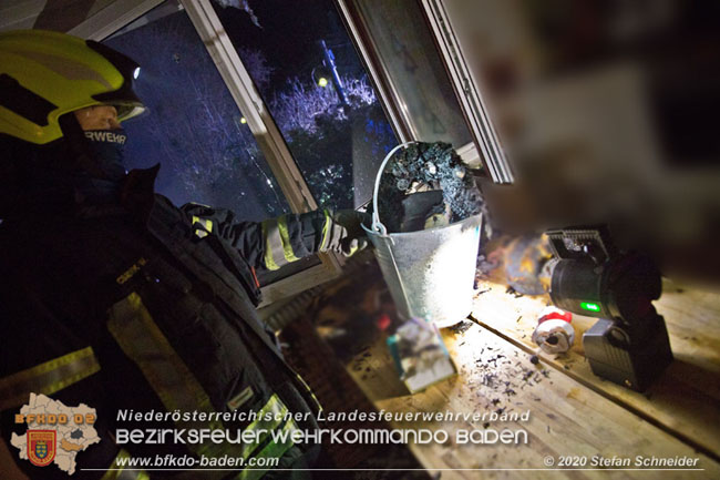 20201223 Sechsköpfige Familie bei Wohnungbrand in Sicherheit gebracht Foto: © Stefan Schneider 20201223 Sechsköpfige Familie bei Wohnungbrand in Sicherheit gebracht Foto: © Stefan Schneider