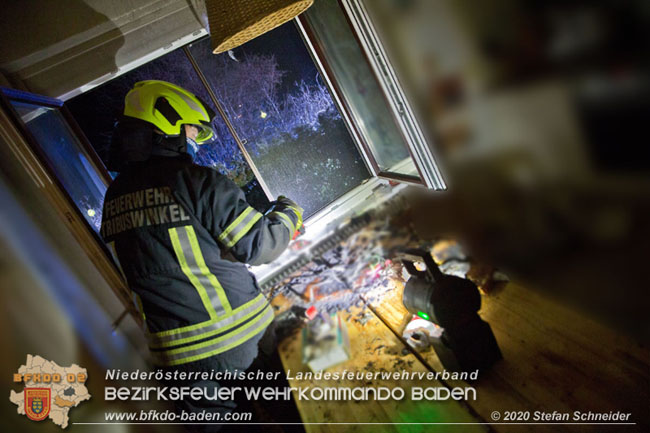 20201223 Sechsköpfige Familie bei Wohnungbrand in Sicherheit gebracht Foto: © Stefan Schneider 20201223 Sechsköpfige Familie bei Wohnungbrand in Sicherheit gebracht Foto: © Stefan Schneider