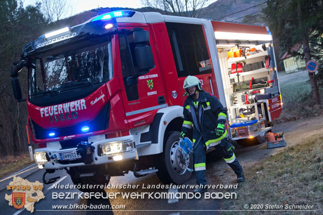20201229 Verkehrsunfall auf glatter Fahrbahn B210 Helenental-Siegenfeld Foto: © Stefan Schneider 20201229 Verkehrsunfall auf glatter Fahrbahn B210 Helenental-Siegenfeld Foto: © Stefan Schneider