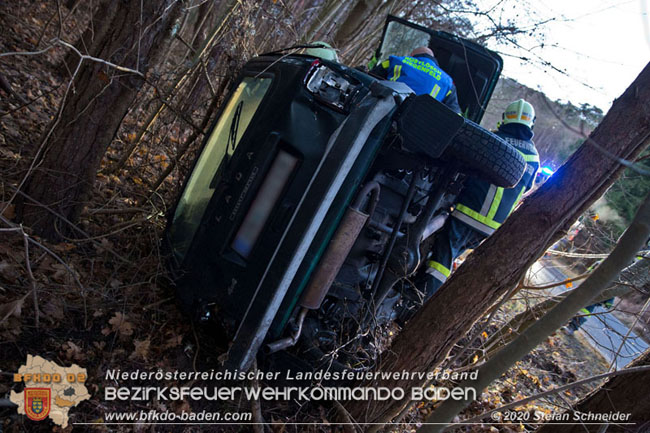 20201229 Verkehrsunfall auf glatter Fahrbahn B210 Helenental-Siegenfeld Foto: © Stefan Schneider 20201229 Verkehrsunfall auf glatter Fahrbahn B210 Helenental-Siegenfeld Foto: © Stefan Schneider
