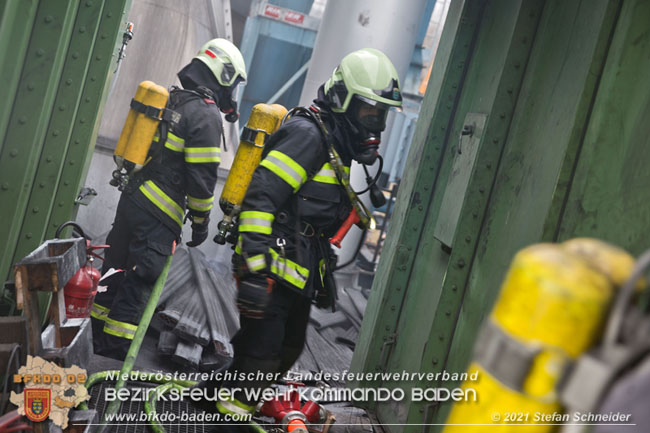 20210105 Brand einer Filteranlage während Revisionsarbeiten in Enzesfeld Foto: © Stefan Schneider BFKDO Baden 20210105 Brand einer Filteranlage während Revisionsarbeiten in Enzesfeld Foto: © Stefan Schneider BFKDO Baden