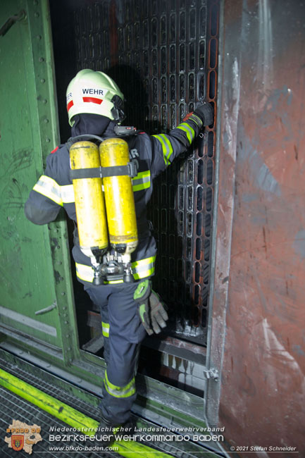 20210105 Brand einer Filteranlage während Revisionsarbeiten in Enzesfeld Foto: © Stefan Schneider BFKDO Baden 20210105 Brand einer Filteranlage während Revisionsarbeiten in Enzesfeld Foto: © Stefan Schneider BFKDO Baden