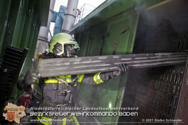 20210105 Brand einer Filteranlage während Revisionsarbeiten in Enzesfeld Foto: © Stefan Schneider BFKDO Baden 20210105 Brand einer Filteranlage während Revisionsarbeiten in Enzesfeld Foto: © Stefan Schneider BFKDO Baden