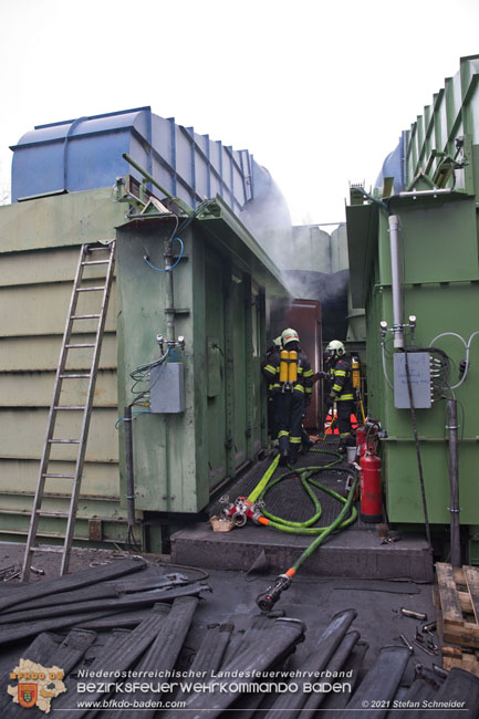 20210105 Brand einer Filteranlage während Revisionsarbeiten in Enzesfeld Foto: © Stefan Schneider BFKDO Baden 20210105 Brand einer Filteranlage während Revisionsarbeiten in Enzesfeld Foto: © Stefan Schneider BFKDO Baden