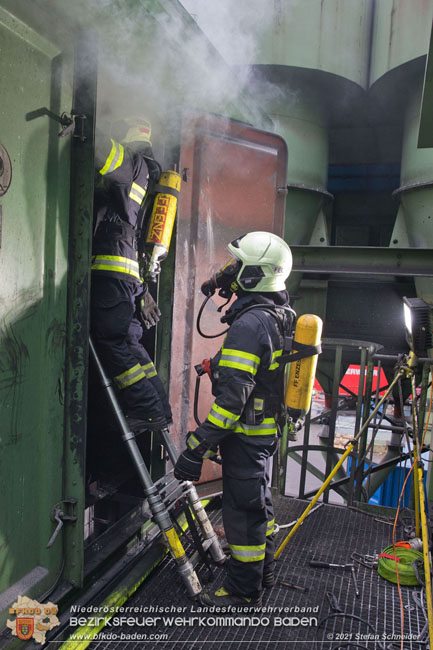 20210105 Brand einer Filteranlage während Revisionsarbeiten in Enzesfeld Foto: © Stefan Schneider BFKDO Baden 20210105 Brand einer Filteranlage während Revisionsarbeiten in Enzesfeld Foto: © Stefan Schneider BFKDO Baden