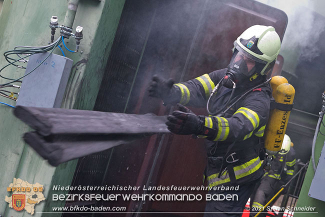 20210105 Brand einer Filteranlage während Revisionsarbeiten in Enzesfeld Foto: © Stefan Schneider BFKDO Baden 20210105 Brand einer Filteranlage während Revisionsarbeiten in Enzesfeld Foto: © Stefan Schneider BFKDO Baden