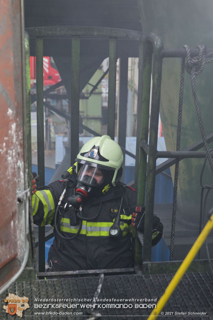 20210105 Brand einer Filteranlage während Revisionsarbeiten in Enzesfeld Foto: © Stefan Schneider BFKDO Baden 20210105 Brand einer Filteranlage während Revisionsarbeiten in Enzesfeld Foto: © Stefan Schneider BFKDO Baden