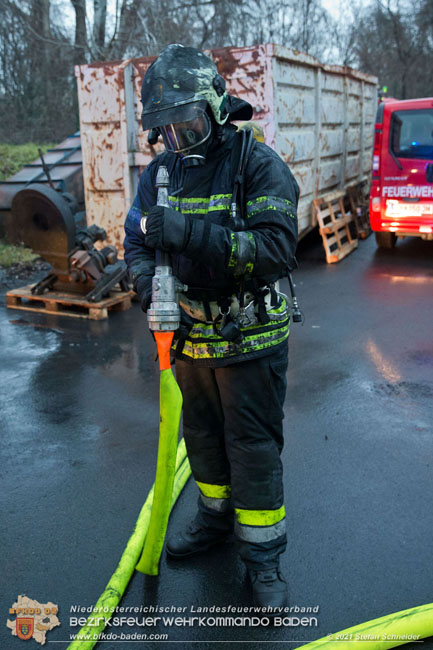 20210105 Brand einer Filteranlage während Revisionsarbeiten in Enzesfeld Foto: © Stefan Schneider BFKDO Baden 20210105 Brand einer Filteranlage während Revisionsarbeiten in Enzesfeld Foto: © Stefan Schneider BFKDO Baden