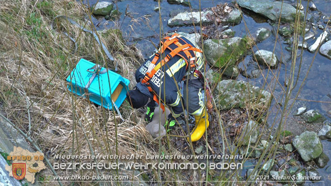 20210110 Stubentiger "Aladin" aus 4. Stock in tieferliegendes Bachbett gestürzt in Baden Ortsteil Leesdorf  Foto: © Stefan Schneider BFKDO Baden