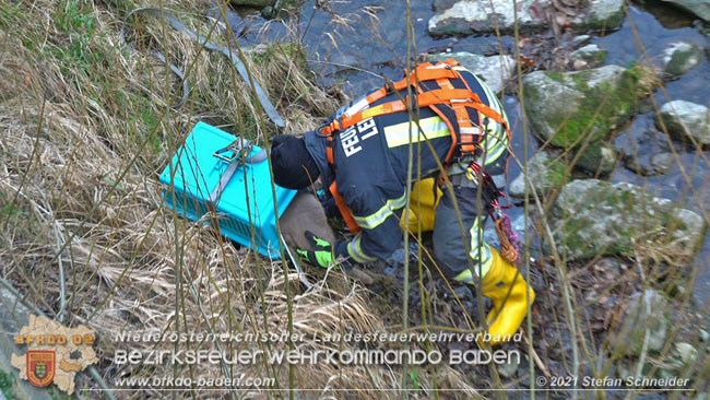 20210110 Stubentiger "Aladin" aus 4. Stock in tieferliegendes Bachbett gestürzt in Baden Ortsteil Leesdorf  Foto: © Stefan Schneider BFKDO Baden