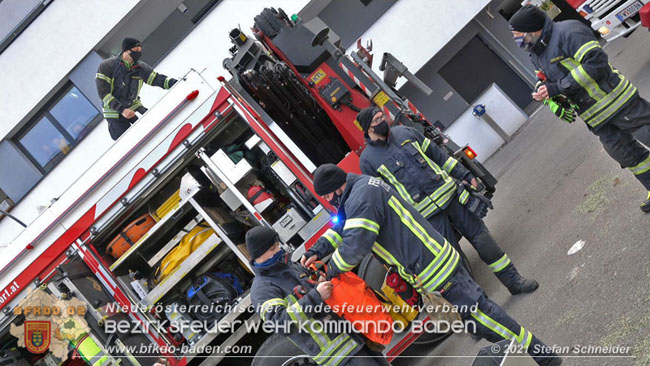 20210110 Stubentiger "Aladin" aus 4. Stock in tieferliegendes Bachbett gestürzt in Baden Ortsteil Leesdorf  Foto: © Stefan Schneider BFKDO Baden