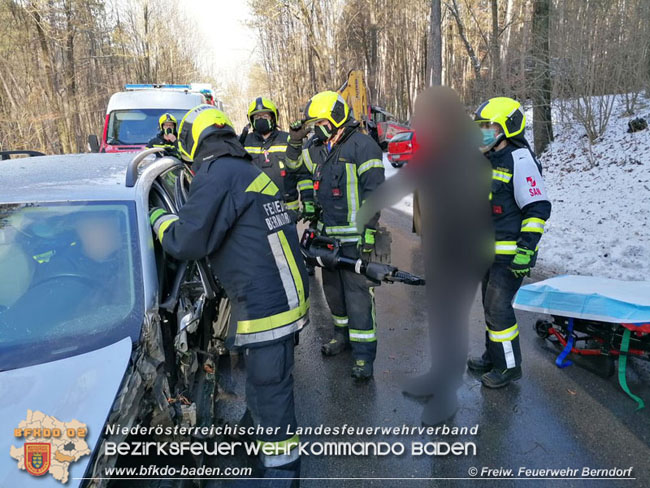 20210113 Verkehrsunfall auf der L4020 bei Neusiedl  Foto: © Peter Schiffner Freiwillige Feuerwehr Berndorf-Stadt