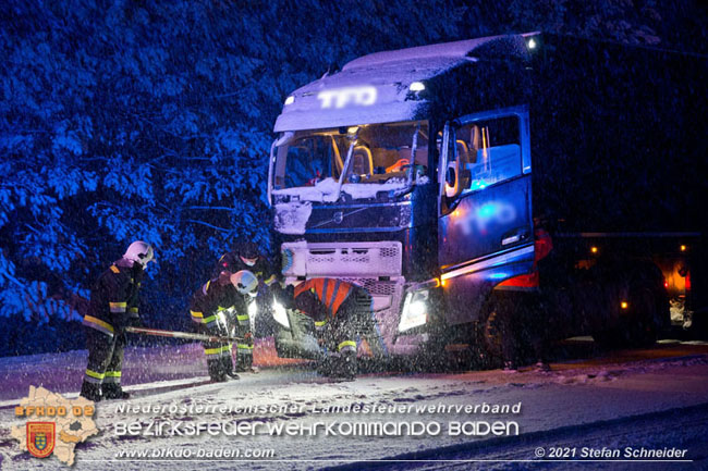 20210126 Totalsperre der A21 wegen haengengebliebener Lkws  Foto: © Stefan Schneider BFKDO Baden