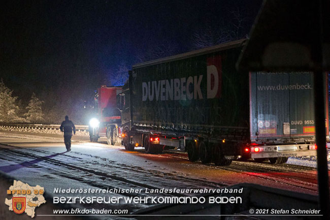 20210126 Totalsperre der A21 wegen haengengebliebener Lkws  Foto: © Stefan Schneider BFKDO Baden