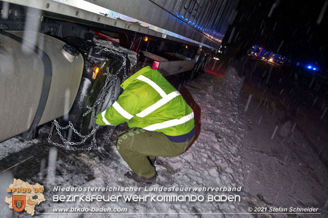 20210126 Totalsperre der A21 wegen haengengebliebener Lkws  Foto: © Stefan Schneider BFKDO Baden