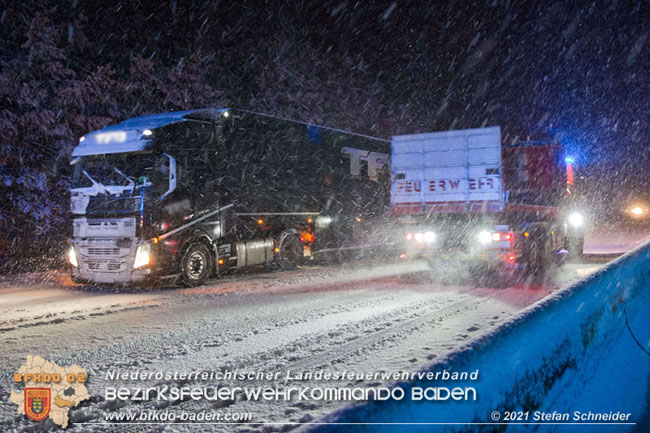 20210126 Totalsperre der A21 wegen haengengebliebener Lkws  Foto: © Stefan Schneider BFKDO Baden