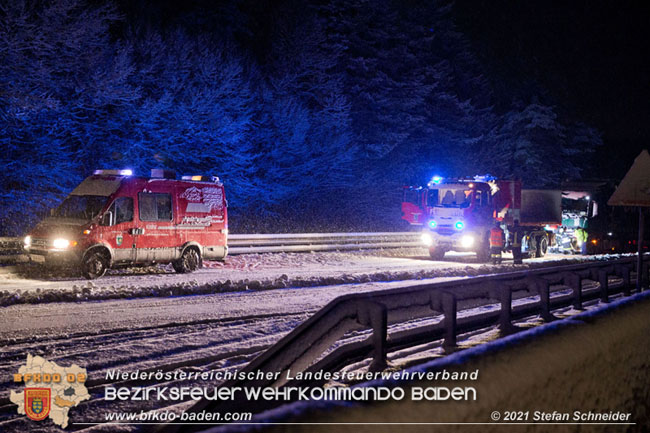 20210126 Totalsperre der A21 wegen haengengebliebener Lkws  Foto: © Stefan Schneider BFKDO Baden