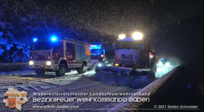 20210126 Totalsperre der A21 wegen haengengebliebener Lkws  Foto: © Stefan Schneider BFKDO Baden
