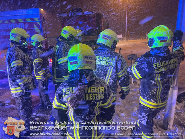 20210126 Fahrzeugbergungen auf der LB17 Schoenau a.d.Triesting   Foto: © Freiwillige Feuerwehr Schoenau/Triesting
