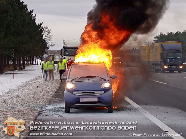 20210128 Fahrzeugbrand auf der A2 bei Leobersdorf  Foto: © Freiwillige Feuerwehr Leobersdorf