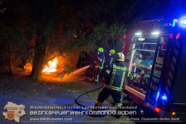 20210205 Vermeintliche Brandstiftung beim historischen Café im Badener Kurpark  Foto: © Freiwillige Feuerwehr Baden-Stadt