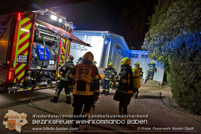 20210205 Vermeintliche Brandstiftung beim historischen Café im Badener Kurpark  Foto: © Freiwillige Feuerwehr Baden-Stadt