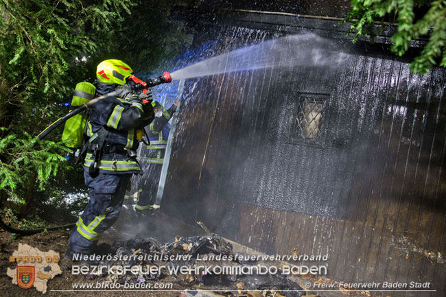 20210205 Vermeintliche Brandstiftung beim historischen Café im Badener Kurpark  Foto: © Freiwillige Feuerwehr Baden-Stadt