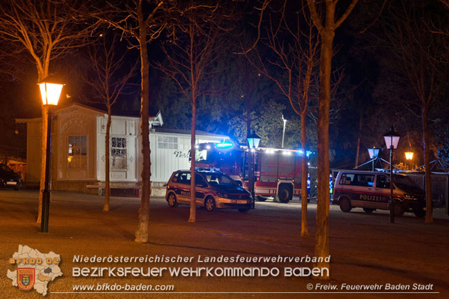 20210205 Vermeintliche Brandstiftung beim historischen Café im Badener Kurpark  Foto: © Freiwillige Feuerwehr Baden-Stadt