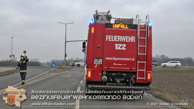 20210208 Sattelzug uebersieht beim Abbiegen Kleintransporter  Foto: © Stefan Schneider