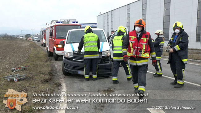 20210208 Sattelzug uebersieht beim Abbiegen Kleintransporter  Foto: © Stefan Schneider