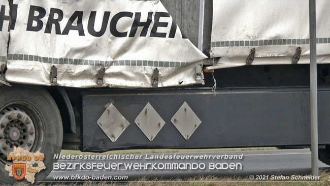 20210208 Sattelzug uebersieht beim Abbiegen Kleintransporter  Foto: © Stefan Schneider