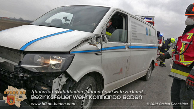 20210208 Sattelzug uebersieht beim Abbiegen Kleintransporter  Foto: © Stefan Schneider