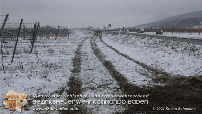 20210210 Verkehrsunfall auf der Weinbergstraße Richtung Gumpoldskirchen  Foto: © Stefan Schneider