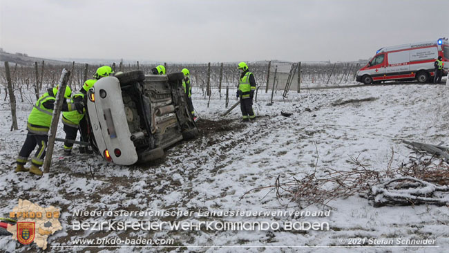20210210 Verkehrsunfall auf der Weinbergstraße Richtung Gumpoldskirchen  Foto: © Stefan Schneider