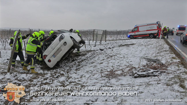 20210210 Verkehrsunfall auf der Weinbergstraße Richtung Gumpoldskirchen  Foto: © Stefan Schneider