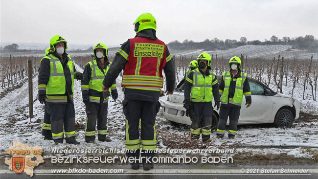 20210210 Verkehrsunfall auf der Weinbergstraße Richtung Gumpoldskirchen  Foto: © Stefan Schneider