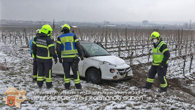 20210210 Verkehrsunfall auf der Weinbergstraße Richtung Gumpoldskirchen  Foto: © Stefan Schneider